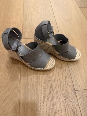 Treasure & Bond Gray Espadrille Wedge Sandals